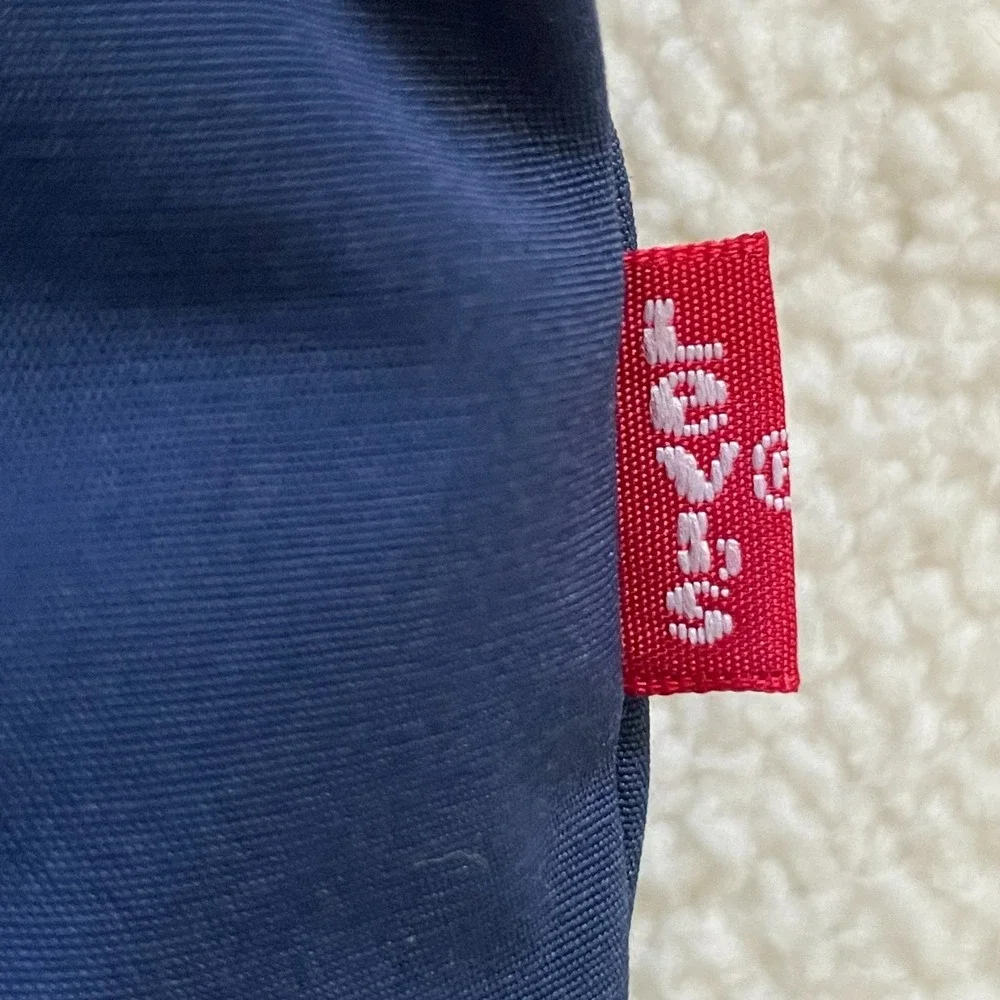 Levis levi puffer